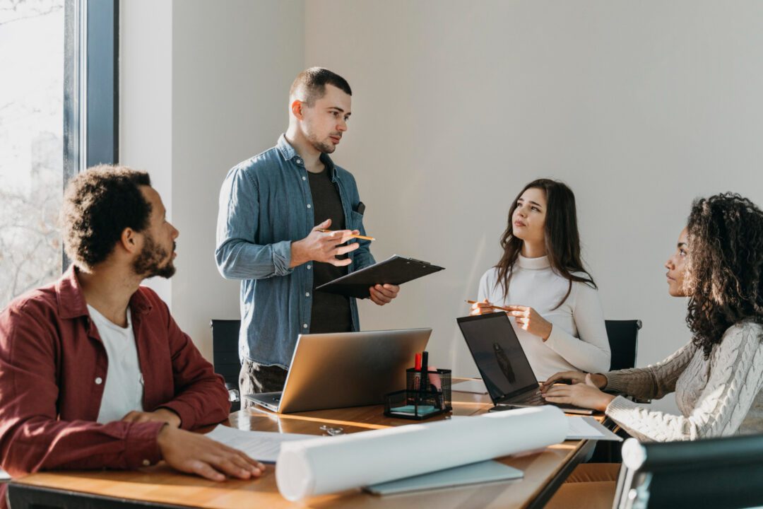 teamwork-meeting-with-business-people